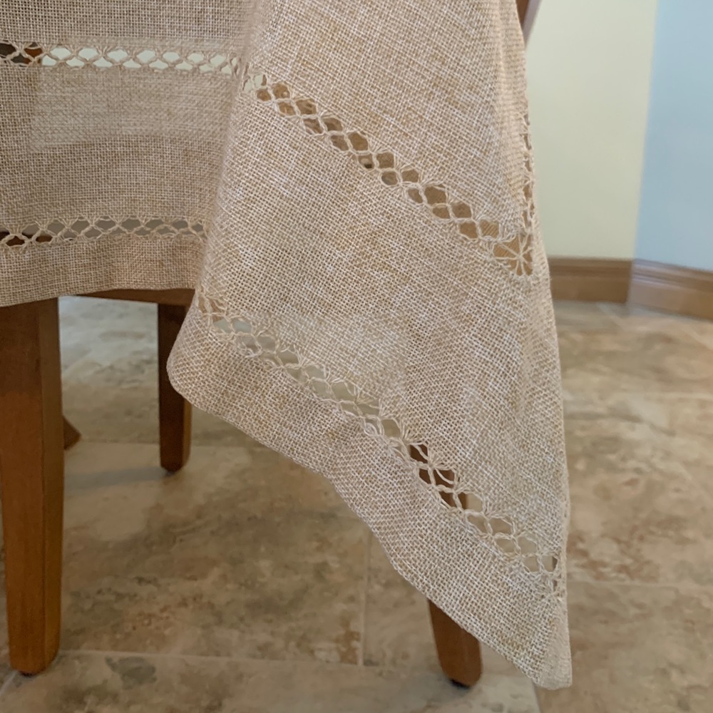 Tablecloth Square - Picture 2 of 5